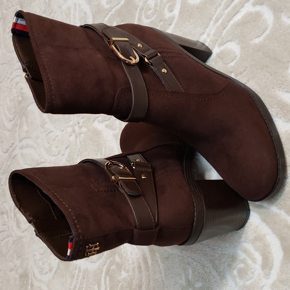 Brand New Tommy Hilfiger Size 8 1/2 Women's Boots Brown With Gold Accent